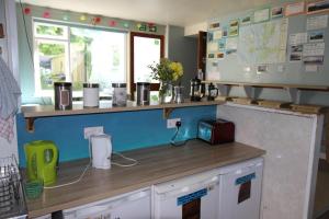 Dapur atau dapur kecil di Skye Backpackers