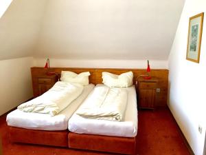 เตียงในห้องที่ Apfelwirt
