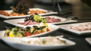 Hotel DeSilva Premium Poznań eb&eacute;det &eacute;s/vagy vacsor&aacute;t is k&iacute;n&aacute;l 