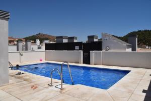 Bazén v ubytovaní Jinetes Penthouse in Malaga by Solaga Holiday Homes alebo v jeho blízkosti
