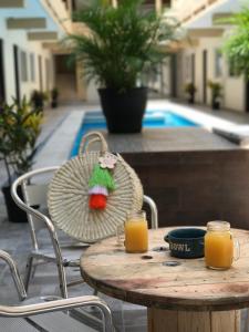 Bazén v ubytování Hotel Puerto Inn nebo v jeho okolí