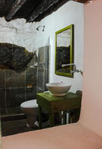 a bathroom with a sink and a toilet at Hotel Otti Colonial in Monguí