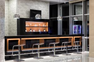 Lounge nebo bar v ubytování Ramada Hotel by Wyndham Edirne