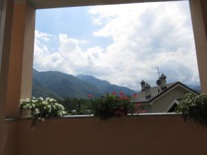 A general mountain view or a mountain view taken from Az apartmant