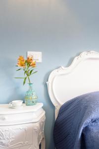 A bed or beds in a room at La Bellavita B&B
