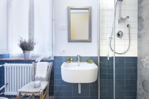 A bathroom at La Bellavita B&B