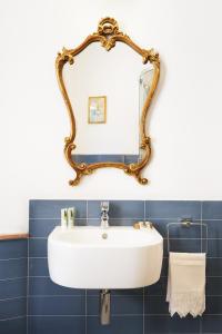 A bathroom at La Bellavita B&B