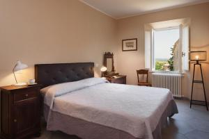 A bed or beds in a room at La Bellavita B&B