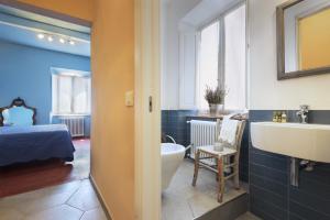 A bed or beds in a room at La Bellavita B&B
