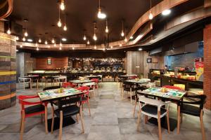 Restaurant o un lloc per menjar a Ibis Styles Makassar Sam Ratulangi