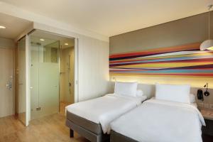 Postel nebo postele na pokoji v ubytování Ibis Styles Makassar Sam Ratulangi