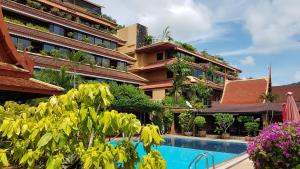 สระว่ายน้ำที่อยู่ใกล้ ๆ หรือใน Bougainvillea Terrace House