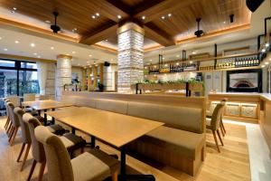 a restaurant with tables and chairs and a bar at Hotel Rose Garden Shinjuku in Tokyo