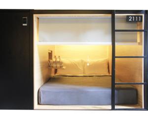 Un baño de Livinn Hostels Gubeng Station Surabaya