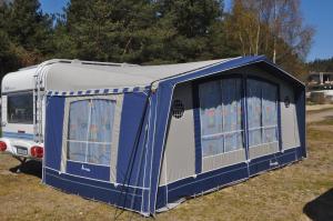 Fotografia z galérie ubytovania Nowoczesne przyczepy kempingowe Chałupy Royal-Camp v Chalupách