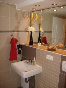 a bathroom with a sink and a mirror at Haus Bucheneck in Graal-Müritz