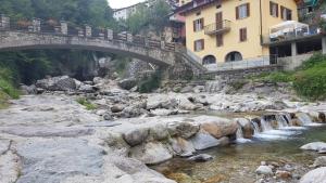 フォッポロにあるLe Terrazzeの岩橋・建物橋