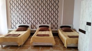 Llit o llits en una habitació de Hotel Kvariati Nugo