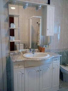 a bathroom with a sink and a mirror at Casarao dos Reis in Caravela