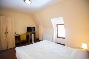 Un pat sau paturi într-o cameră la Residence Piata Sfatului