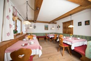 Restauracja lub miejsce do jedzenia w obiekcie Pension Winklerkreuz