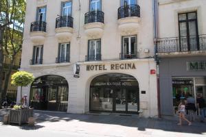 a building with a hotel rectorarma on a city street at Régina Boutique Hotel in Avignon