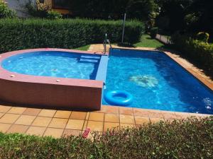 The swimming pool at or close to Apartamentos El Cazador