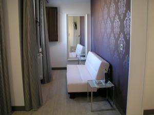 A bed or beds in a room at Hotel Rural Villa de Berlanga