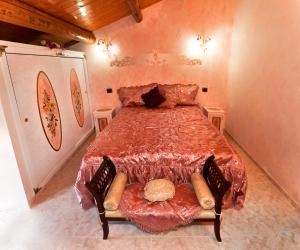 a bedroom with a bed with a red comforter at B&B Myosotis in Introdacqua