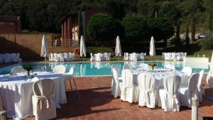 Bazén v ubytování Hotel Antica Tabaccaia Resort nebo v jeho okolí