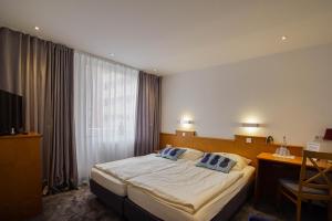 Postel nebo postele na pokoji v ubytování Hotel Maxim