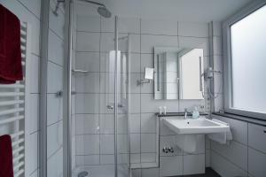 Koupelna v ubytování Hotel Maxim