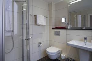 Koupelna v ubytování Hotel Maxim