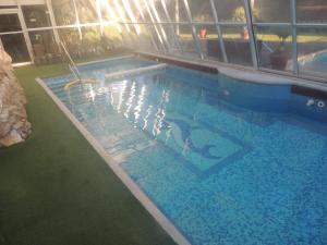 A piscina localizada em La Foret ou nos arredores