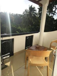 TV a/nebo společenská místnost v ubytování Kandy Citylights Residence