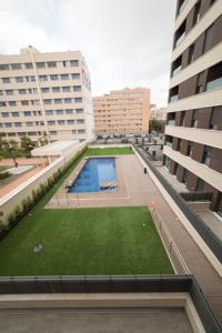 Bazén v ubytovaní La Serna Premium Center alebo v jeho blízkosti