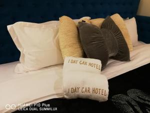 Postel nebo postele na pokoji v ubytování 1 Day Car Hotel Station 18