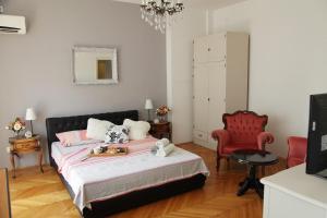 a bedroom with a bed with two teddy bears on it at London Apartment in Belgrade