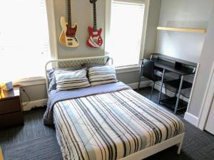 a bedroom with a bed and a desk at The Wayfaring Buckeye Hostel in Columbus