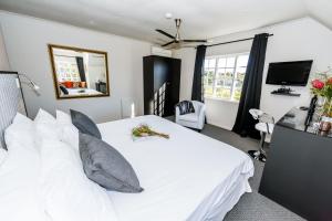 Imagen de la galería de Le Petit Chateau Guest House, en Durbanville