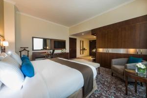 Gulta vai gultas numurā naktsmītnē Golden Tulip Doha Hotel