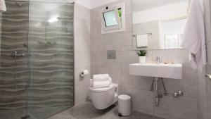 Kúpeľňa v ubytovaní Melissa Apartments, Studios & Suites