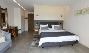 Postel nebo postele na pokoji v ubytování Minoa Hotel