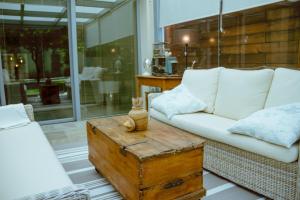 Posezení v ubytování Apartamento Bizcocheros con piscina y jardín privado