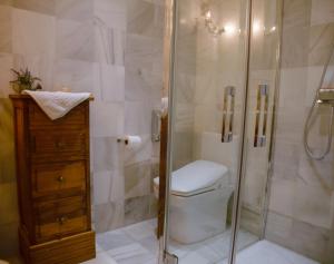 Koupelna v ubytování Apartamento Bizcocheros con piscina y jardín privado + 18 fotografií
