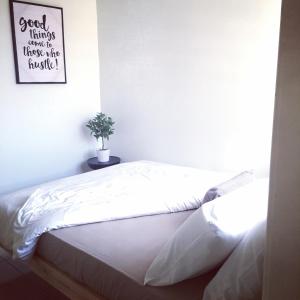 Postel nebo postele na pokoji v ubytování D'Houzz