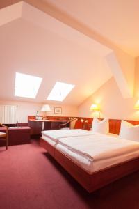 a bedroom with a large bed in a room at Hotel Kastanienhof in Berlin +29 photos