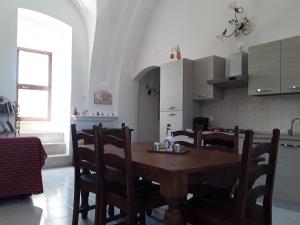 Kuchyň nebo kuchyňský kout v ubytování B&B La Taverna