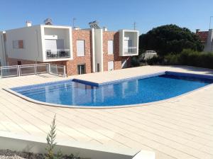 The swimming pool at or close to Bela Baia 2