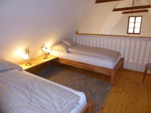 a bedroom with two beds and two lamps in it at Lexsimihof in Wildon